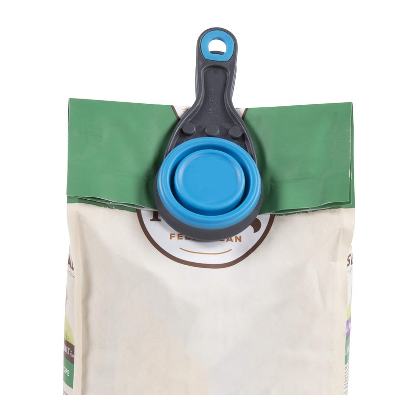 Dexas مغرفة طعام جافة قابلة للطي من ديكساس للحيوانات الأليفة مع مشبك حقيبة طعام الكلاب، سعة 1/2 كوب، أزرق برو - Image 5